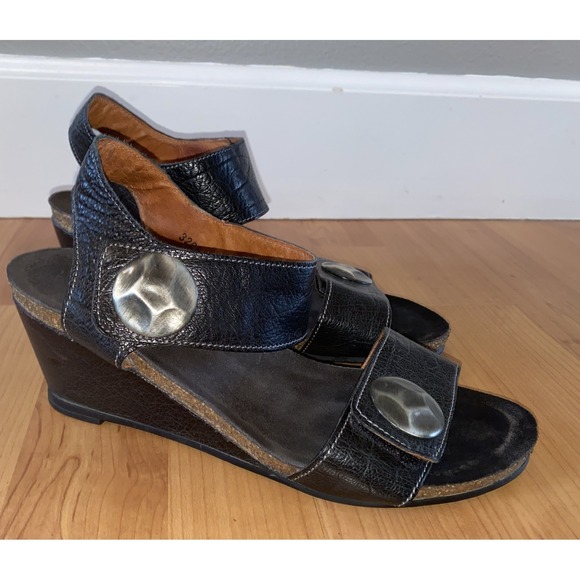 Taos Carousel Sandals Size 39 (US 8.5)  Black Leather Wedge Ankle Strap Shoe - Picture 3 of 11